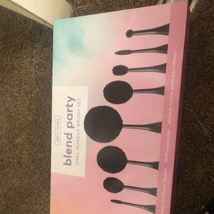 Blend party oval makeup brush set brand new